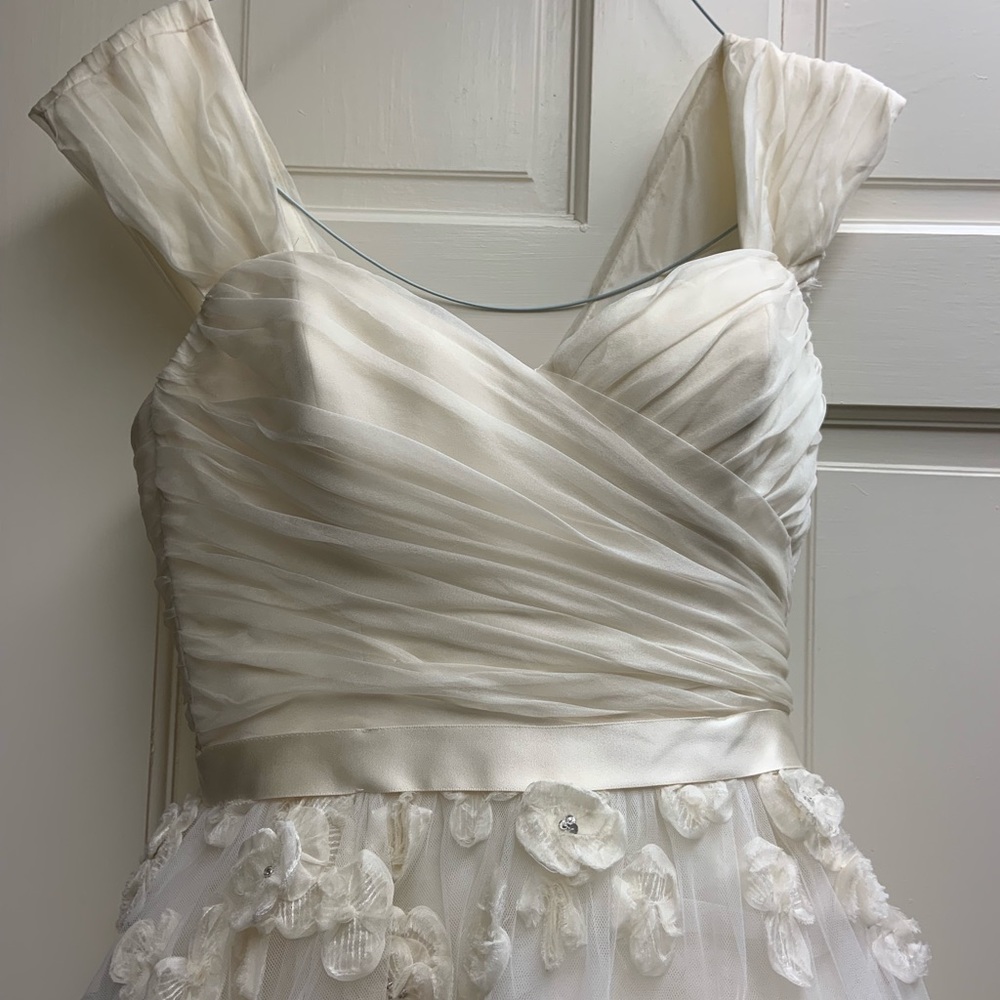 Christos wedding dress - Picture 3 of 8